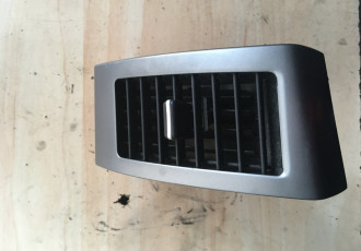 Gura ventilatie dreapta Mitsubishi Outlander 2 cod: 8030a025zz