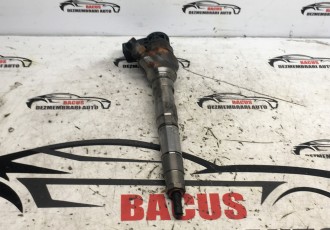 Injector Audi A4 B8 2.0 Tdi COD 04L130277AE - 0445110471