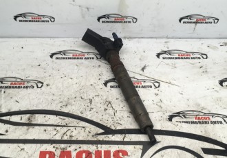 INJECTOR D4HA 2.0 CRDI IX35 KIA SPORTAGE / 2.2 D4HB SANTA FE 2 SORENTO 2010 33800-2F000 0445116018 