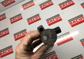 Injector Peugeot 5008 cod: 9674984080