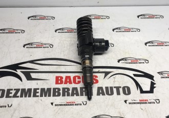 Injector Volkswagen Golf 5 cod: 0414720404 ; 03g130073g