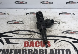 Injector VW Passat B6 1.9 TDi cod motor BLS cod- 038130073BN