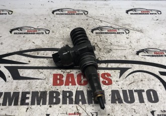 Injector VW Passat B6 1.9 TDi cod motor BLS cod- 038130073BN