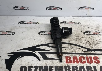 Injector VW Passat B6 1.9 TDi cod motor BLS cod- 038130073BN