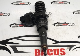 Injector VW Passat B6 3C 1.9 TDI 105 cai motor BLS an 2009 cod 038130079TX CS 0414720313