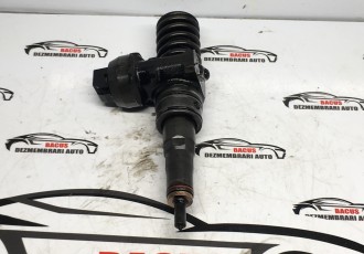 Injector VW Passat B6 3C 1.9 TDI 105 cai motor BLS an 2009 cod 038130079TX CS 0414720313