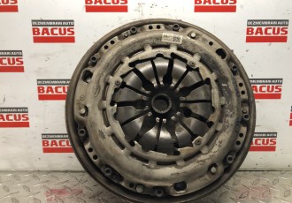Kit Ambreiaj Cu Volanta Renault Megane 3 / Nissan Qashqai 2 / Dacia Duster 1.5 Dci Cod : 302107571R