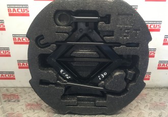 kit cric cu cheie cui tractare Hyundai I30 an- 2013 cod- 09149-A6000