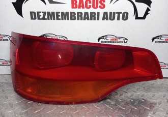 LAMPA STOP Stanga AUDI Q7 COD- 4L0945093 cu mic defect