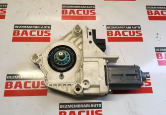 Motoras macara dreapta fata Audi A4 B8 cod: 8k0959802