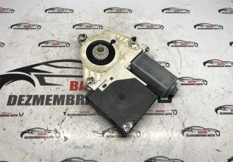 Motoras macara dreapta fata VW Golf 5 [2003 - 2009]1K0959792C 
