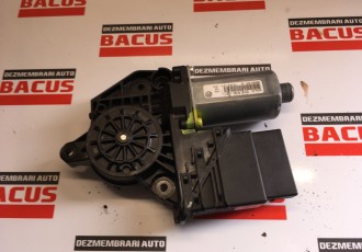 Motoras macara dreapta spate Volkswagen Golf 5 plus cod: 5m0839402c