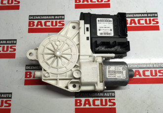 Motoras macara geam dreapta fata VW Tiguan cod: 5n0959701c