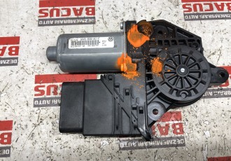 Motoras Macara Stanga Spate VW Golf 6 Plus / VW Golf 5 Plus Cod : 5M0839401F