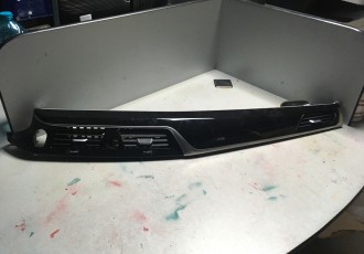 ORNAMENT BORD CU GRILA AER BMW SERIA 5 G30 / G31 COD- 9390699 09 de europa