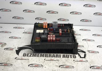 Panou sigurante VW Golf 5 cod: 1k0937125