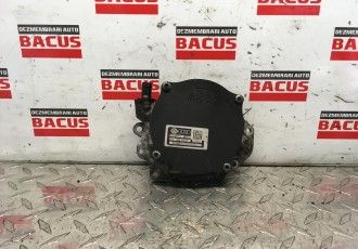 Pompa vacuum VW Passat B7 2.0 TDI Cod: 03L145100B
