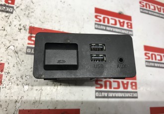 Port Usb / Aux / SD Mazda CX-3 An 2016 Cod D09H669U0