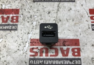 Port USB BMW X1 / Seria 5 F10 Cod : 9167196 01