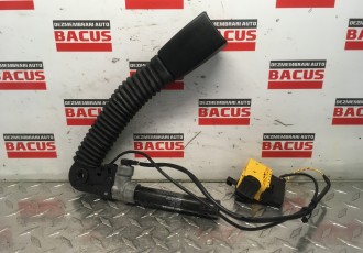 Pretensioner centura fata stanga / dreapta BMW Seria 5 E60 563067417D