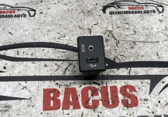 PRIZA USB / AUX  NISSAN PULSAR COD- 795405020