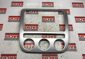Rama 2 Din Navigatie Volkswagen Eos 2008 Cod: 1Q0858071F