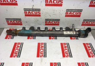 Rampa injectoare 03L130089A Audi A4 B8/8K [2007 - 2011] wagon 5-usi 2.0 TDI MT (143 hp)