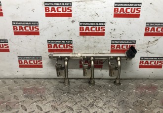 Rampa injectoare Ford Focus 3 an 2014   BENZINA cod piesa DM5G9H487AA