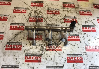 Rampa injectoare Ford Focus 3 cod: cm5g 9h487 hb 