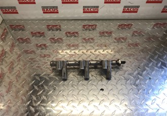 Rampa Injectoare Peugeot 208 / Citroen / Opel Grandland X 1.2 Benzina An 2020 Cod : 9811353880