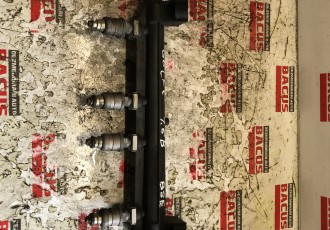 Rampa injectoare VW Golf 5 cod: 06a133317