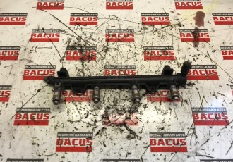 Rampa injectoare VW Polo 9N 1.4 16V cod 036133320