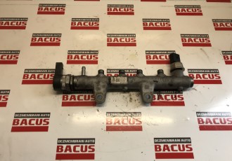 RAMPA INJECTOARE VW POLO COD: 04B 130 093