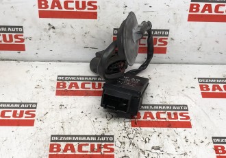 Releu pompa combustibil VW Passat B7 cod: 1k0906093f