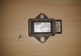 Senzor acceleratie cu codul 0265005246 , a0025426618 , 0 265 005 246 , a 002 542 66 18 pentru Mercedes E Class
