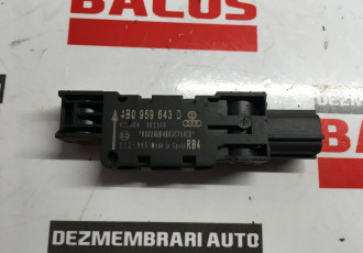 Senzor impact Audi A3 8P cod: 4b0959643d