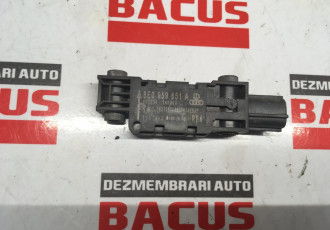 Senzor impact Audi A4 B7 cod: 8e0959651a