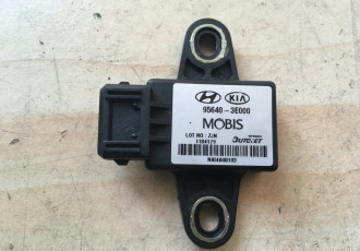 Senzor lateral accelerare Kia Sorento 2.5 crdi 95640-3e000