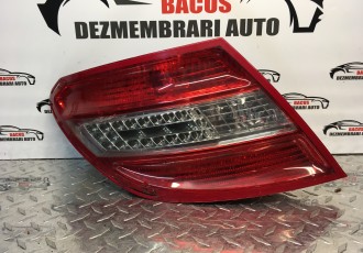 Stop Stanga Aripa Cu Led Mercedes W204  Limuzina Cod : 2048205464 cu defect