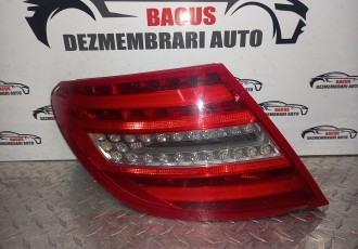 Stop Stanga Cu Led Mercedes W204 Facelift Limuzina Cod 2049060403 cu defect
