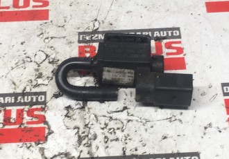 Supapa vacuum Volkswagen Golf 5 cod: 037906283c