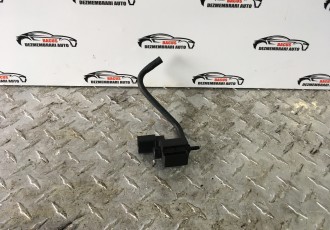 Supapa vacuum Volkswagen Golf 5 cod: 037906283c
