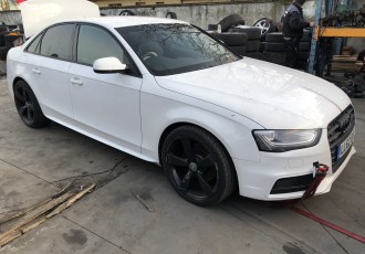 Usa dreapta fata Audi A4 B8 Limuzina FACELIFT An 2012 Motor 2.0 TDI CGLC