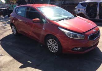USA DREAPTA FATA Kia Ceed hatchbach An Fabricatie 2013 KM-220.000 Motor 1.4 diesel