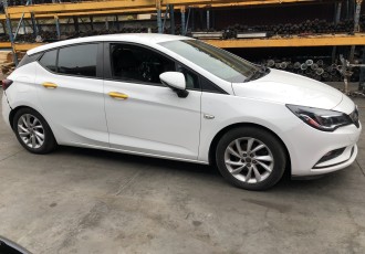 USA DREAPTA FATA Opel Astra K Hatchback 1.4 benzina An 2019 km- 37.000