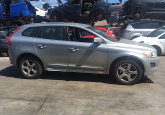 USA DREAPTA FATA VOLVO XC-60 SUV ;2.4 DIESEL; AN-2012 CUTIE MANUALA