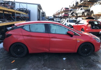 Usa dreapta spate Opel Astra K Hatchback 1.4 benzina An 2016 cu mic defect