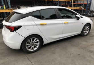USA DREAPTA SPATE Opel Astra K Hatchback 1.4 benzina An 2019 km- 37.000