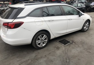 USA SPATE DREAPTA Opel Astra K Combi 1.4 benzina An 2019 km- 45.000