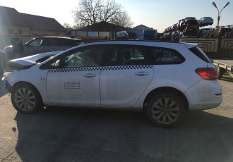 Usa st Spate Opel Astra J Combi Motor 1.7 CDTI An Fabricatie 2011 